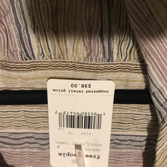 Free People button top - Picture 2 of 4